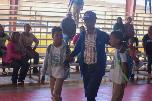 Campamento sembrado lecto-escritura y medio ambiente.